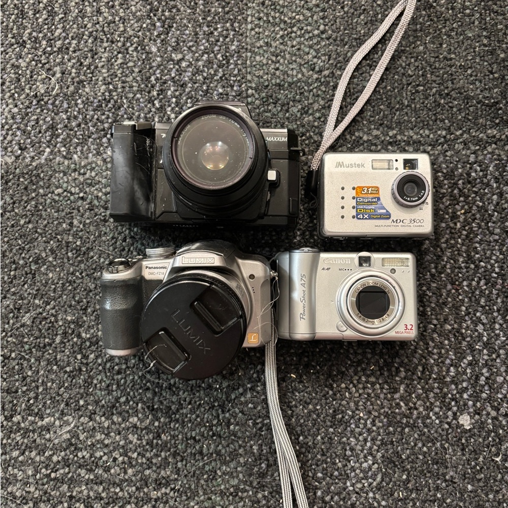 Lot of 4 Canon powershot A75 Mustek Panasonic Minolta cameras FOR REPAIR/PARTS